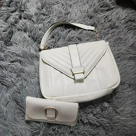 Brand New white shoulder bag with wallet - Picture 10 of 10
